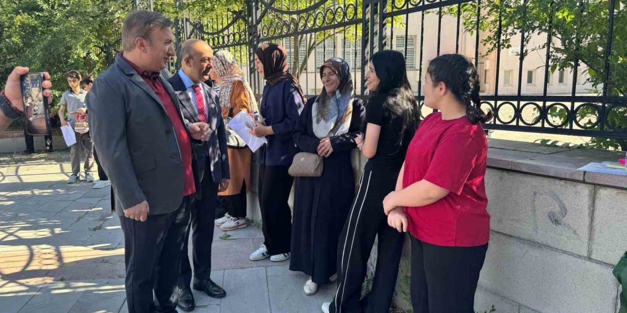 Vali Aydoğdu, LGS öncesi öğrenci ve velilerle bir araya geldi