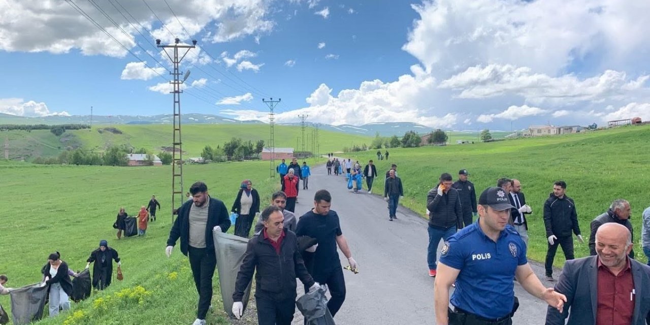 Hanak’ta çöp toplama seferberliği