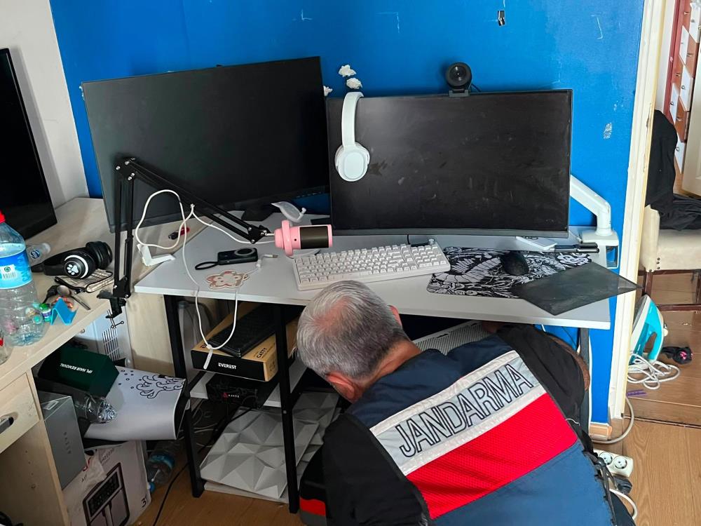 MİT’ten kredi kartı şebekesine operasyon: 3 gözaltı