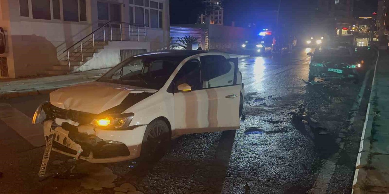 Elazığ’da zincirleme trafik kazası: 3 yaralı