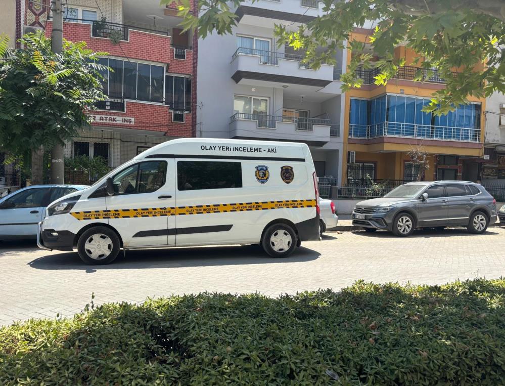 Manisa’da eşini öldüren adam, annesini kurtarmaya çalışan kızını da darbetti
