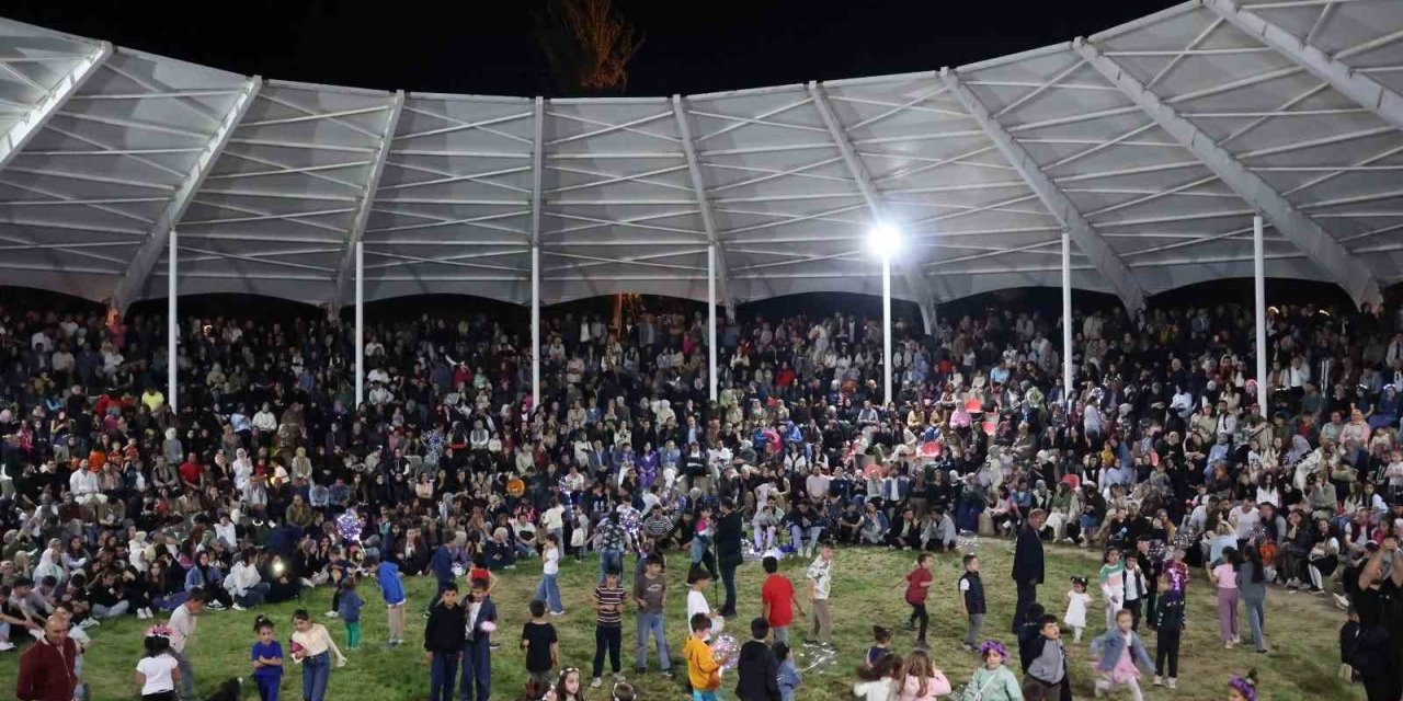 Tortum Şelalesi Festivali’nde renkli ve coşkulu anlar yaşandı