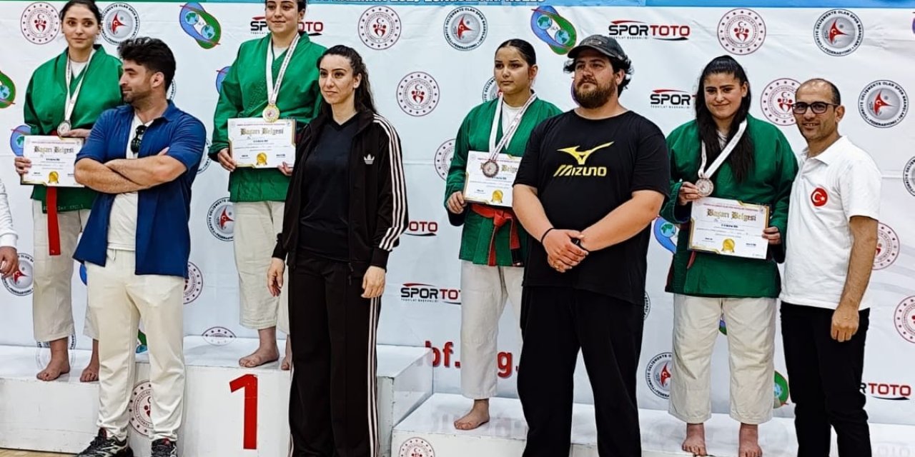 Cumhuriyet Anadolu Lisesi öğrencilerinden tarihi başarı