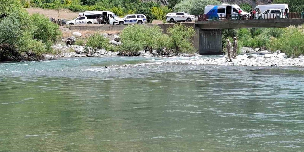 Akıntıya kapılan şahıs için arama çalışmaları sürüyor