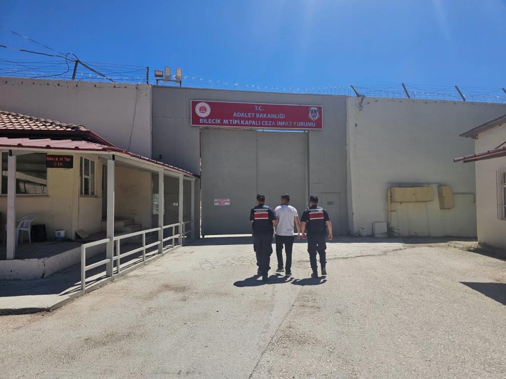 Bilecik'te 17 yıl 49 ay 37 gün hapis cezası bulunan şahıs kaçmaya çalıştığı sırada yakalandı
