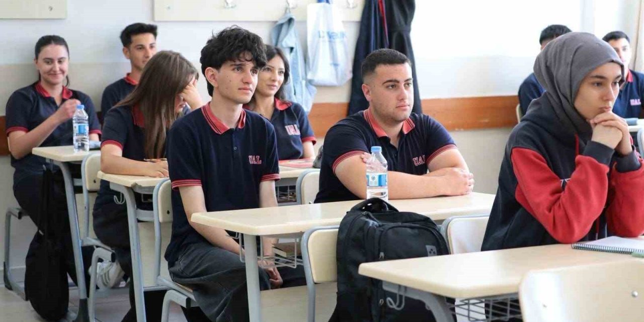 Vali Aydoğdu, Ulalar Anadolu Lisesi’nde öğrenci ve öğretmenlerle buluştu