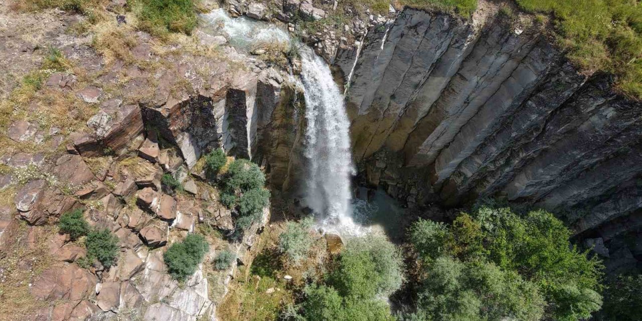 Elazığ’da saklı doğa harikası: Nişankaya Şelalesi ve doğal kanyon