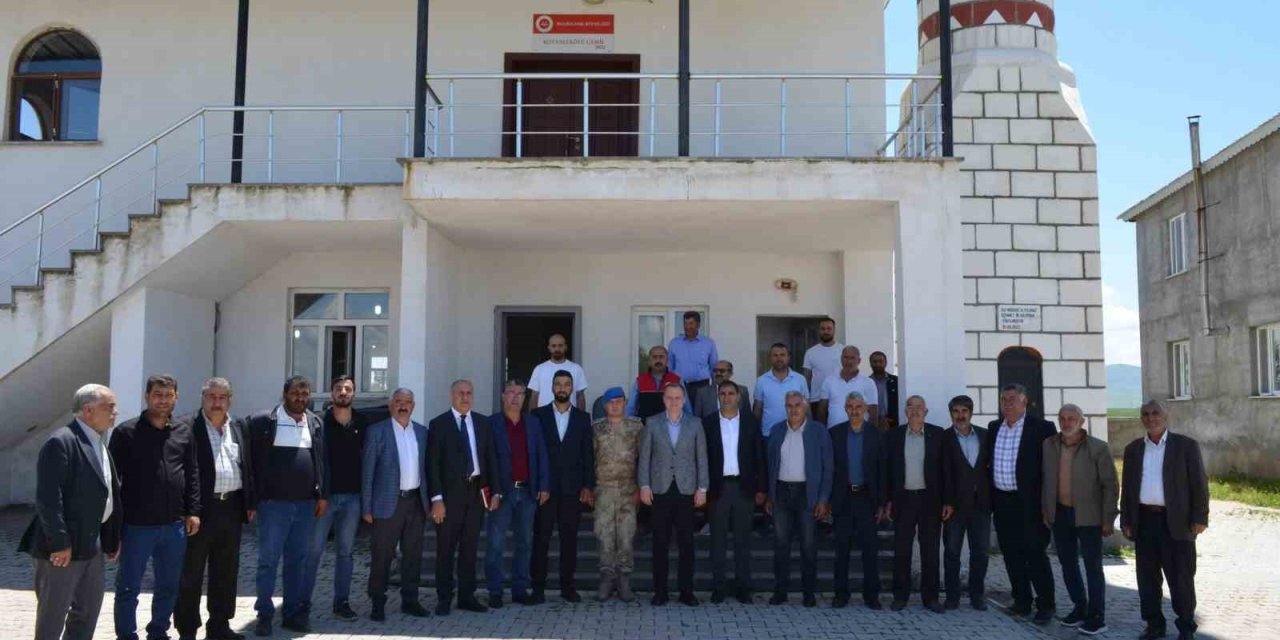 Kaymakam Koşansu köy köy gezerek vatandaşların talebini dinliyor