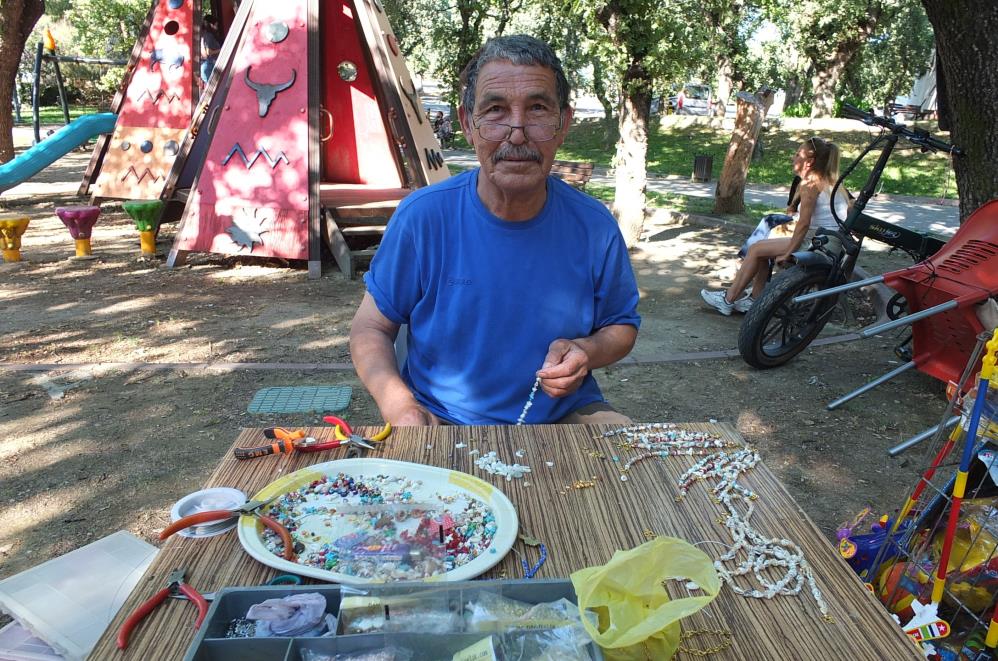 Burhaniye’de inşaat işçisi hediyelik imalatçısı oldu