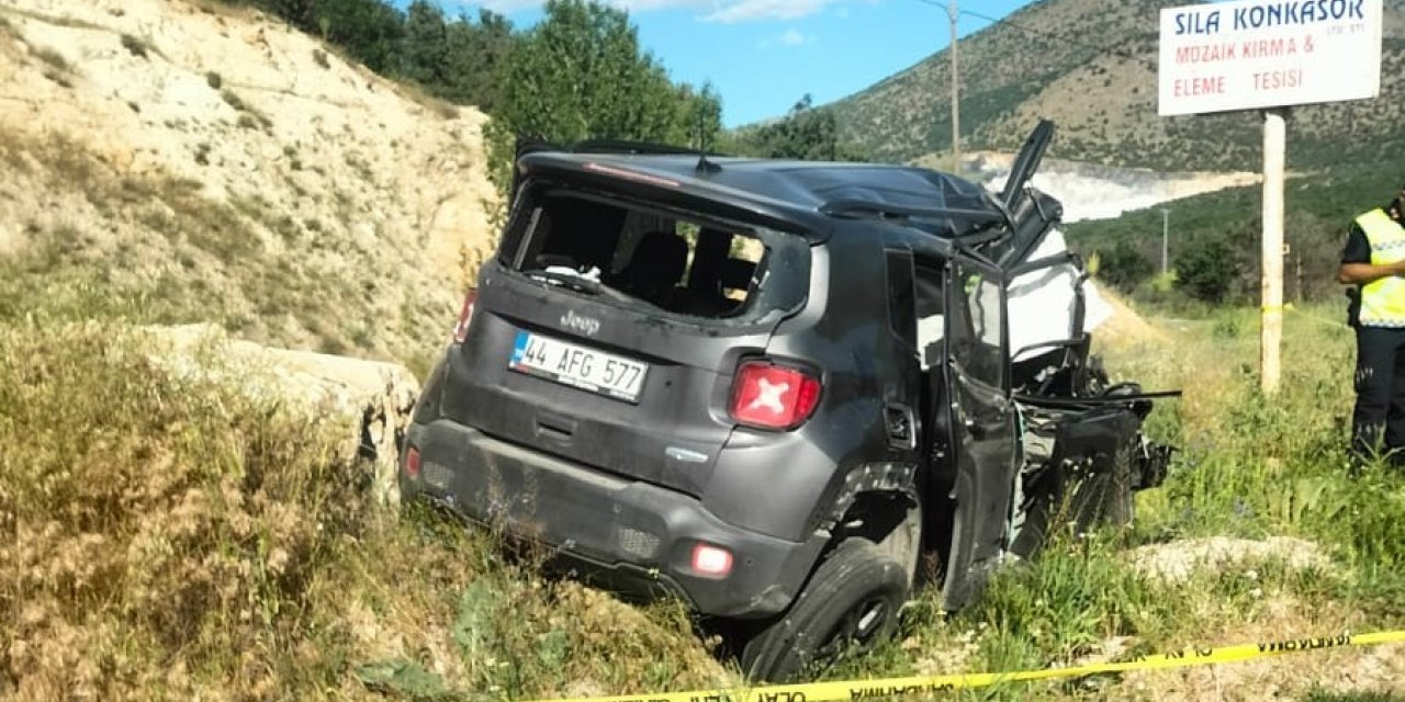 Hafif ticari araç kayalıklara çarptı: 1 ölü