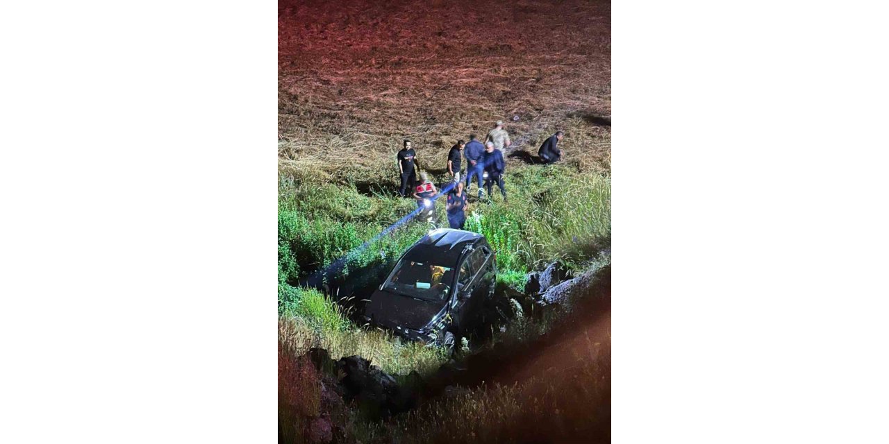 Elazığ’da kontrolden çıkan cip köprüden dereye uçtu: 3 yaralı