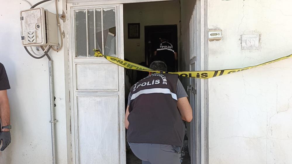 Adıyaman’da bir polis memuru kaldığı arkadaşının evinde ölü bulundu.