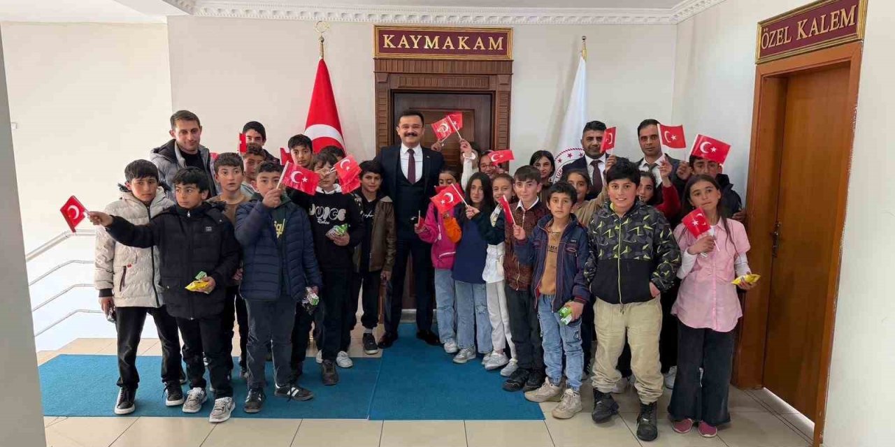 Karayazı sevdiği Kaymakam Onur Titiz’e veda ediyor