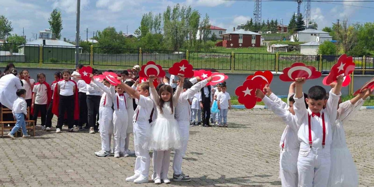 Arpaçay Atatürk İlkokulu’nda yıl sonu şenliği ve mezuniyet coşkusu