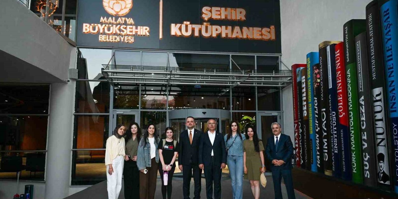 Bakan Yardımcısı Dr. Enes Eminoğlu’ndan Şehir Kütüphanesine tam not