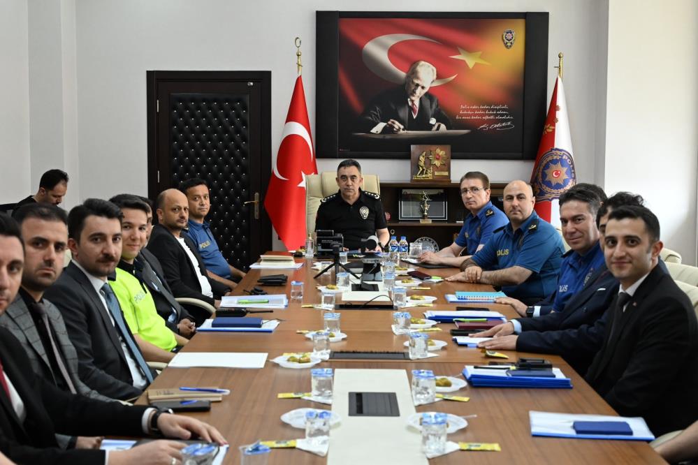 Kars Emniyeti’nden Kritik Zirve: YKS ve NATO Güvenlik Önlemleri Masaya Yatırıldı