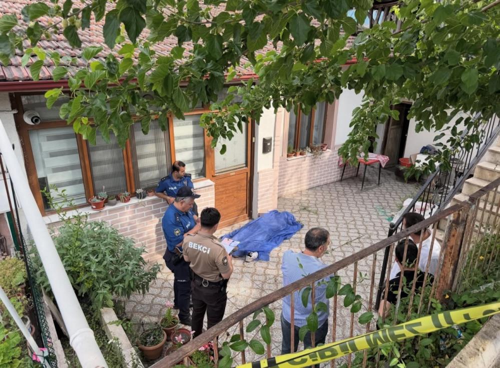 Karabük’te bir kişi bahçede ölü bulundu