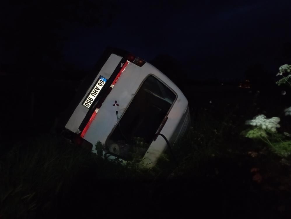 Tokat’ta minibüs takla attı: 1 yaralı
