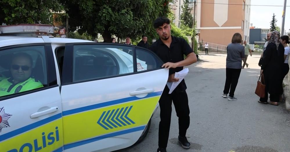Örnek olmak için 6'ncı kez üniversite sınavına girdi, kimliğini unutan öğrenci ise polislerin yardımına rağmen sınava yetişemedi