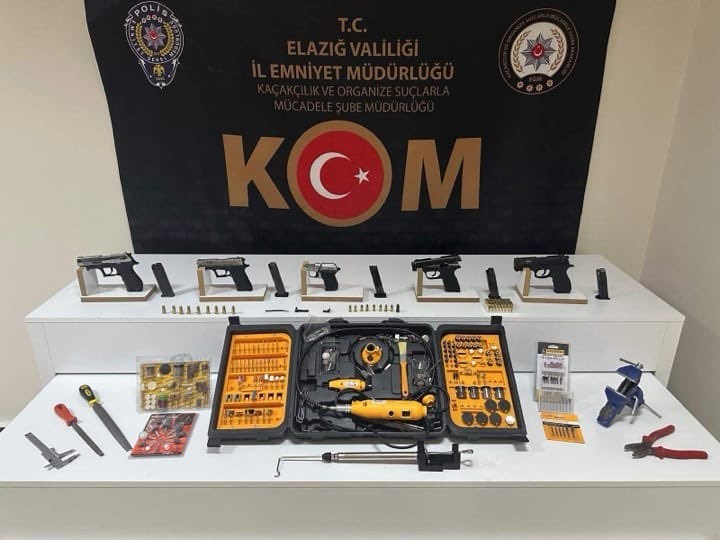 Elazığ’da 5 adet ruhsatsız tabanca ele geçirildi: 1 tutuklama