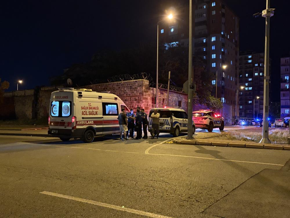 ‘Torpil patlatma’ kavgasında sopa ve satır kullanıldı: 3 yaralı
