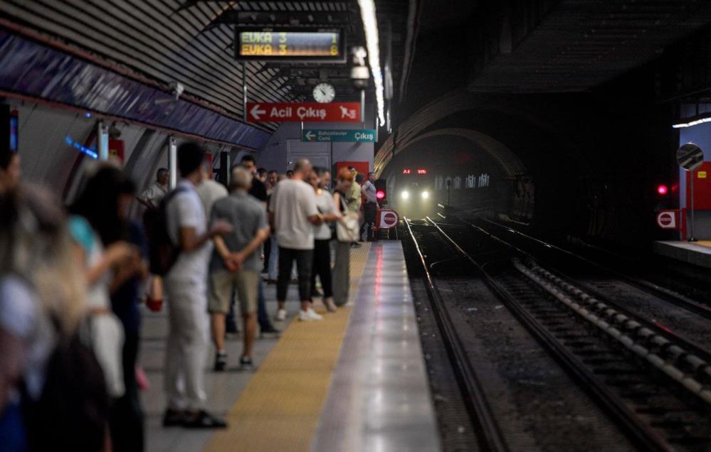 Metro hattındaki kabloları çalma girişimi ulaşımı etkiledi