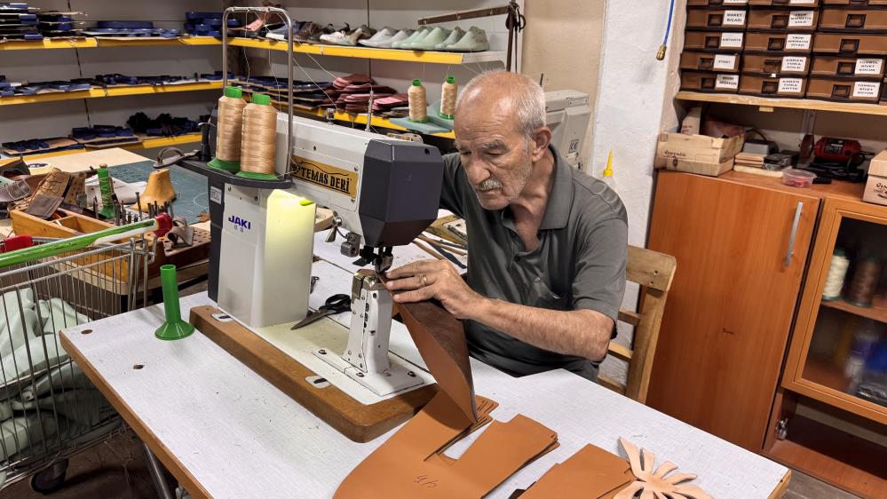 “Son nesil biziz, benden sonra yok” diyen kunduracı ustaları çırak bulamıyor