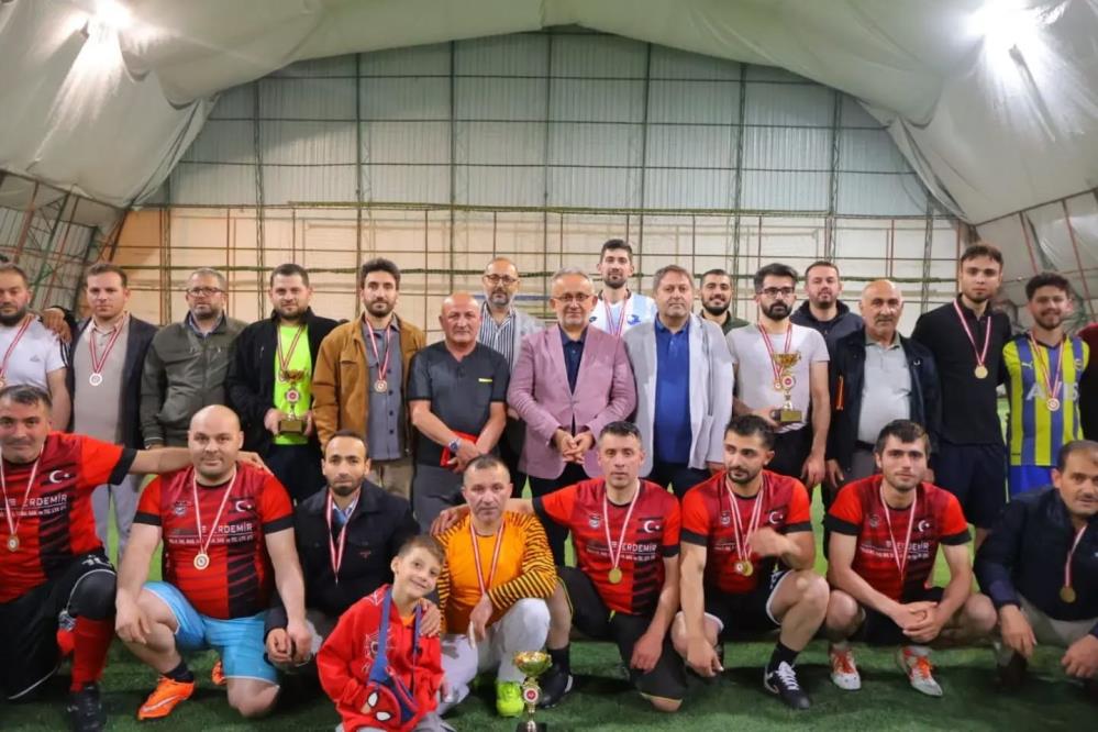 Din görevlileri yeşil sahada buluştu: Şampiyon final maçıyla belli oldu