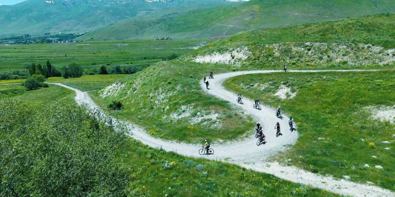 Erzurum’un "Demir Atlıları" yollara çıktı: Her hafta sonu yeni bir rota, yeni bir macera