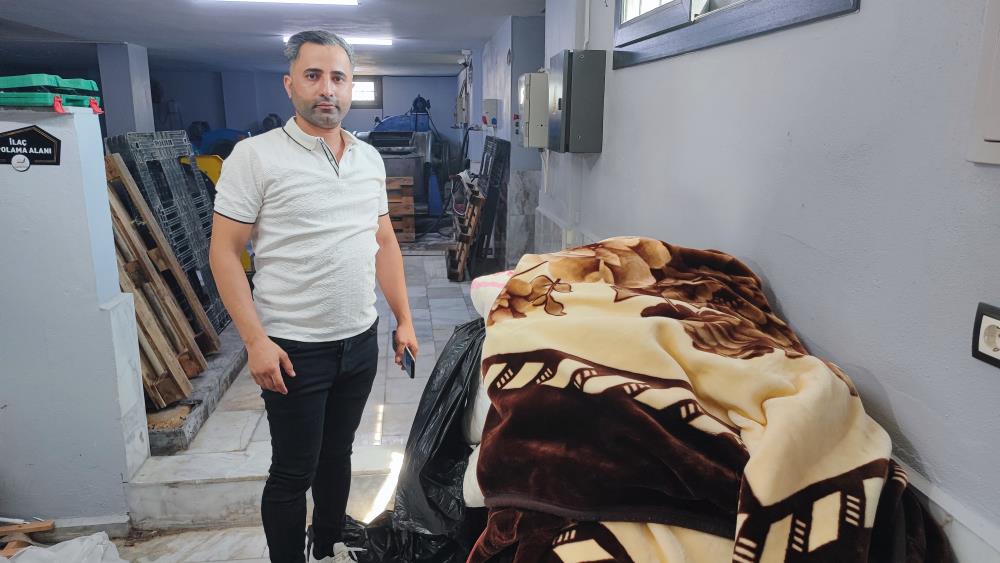 Battaniyeden servet çıktı, yaşlı kadın parayı değil kayıp poşeti sordu