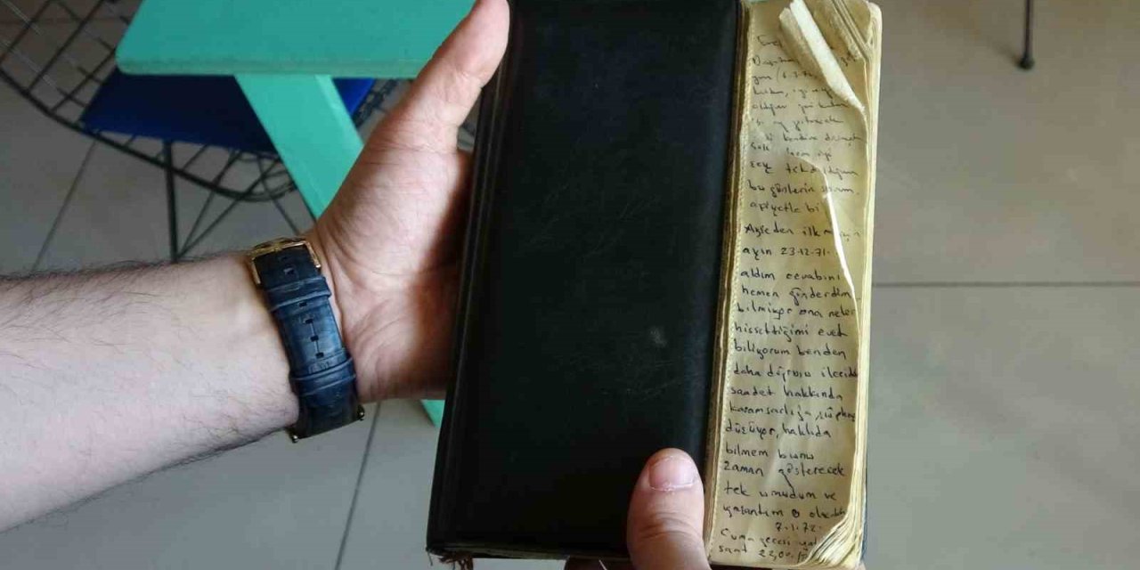 55 yıllık asker hatıra defteri, bir aşkı, ayrılığı ve dönemin izlerini gün yüzüne çıkardı