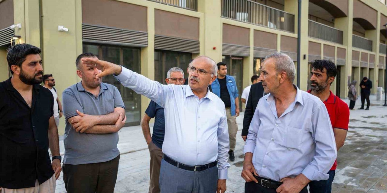 Başkan Er çarşı merkezinde incelemelerde bulundu
