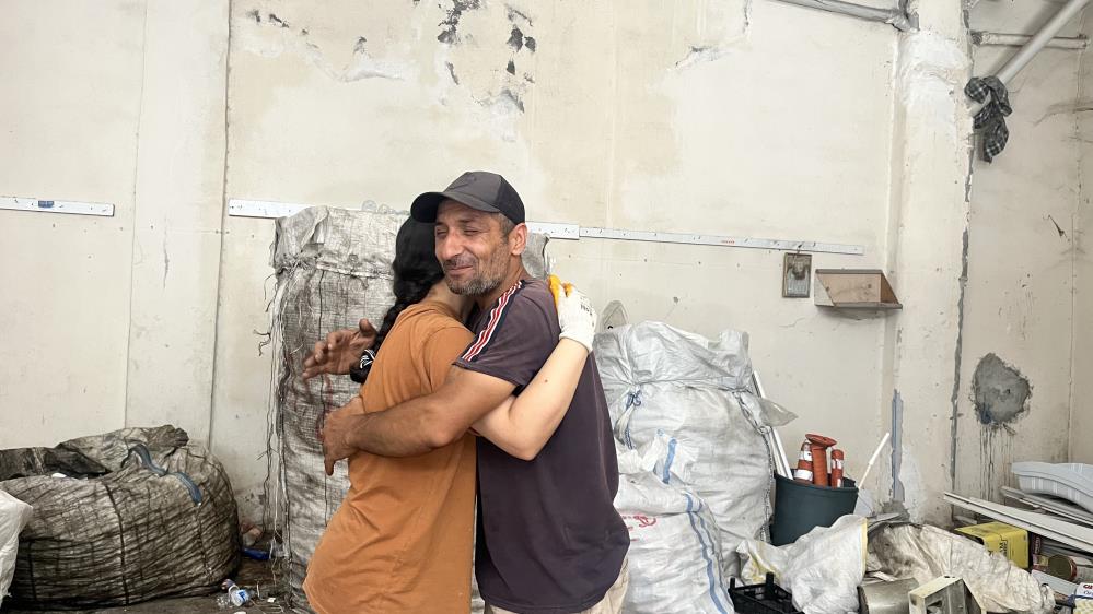 33 Yıl Sokaklarda Kağıt Topladı, Kızı Üniversiteyi Birincilikle Bitirdi