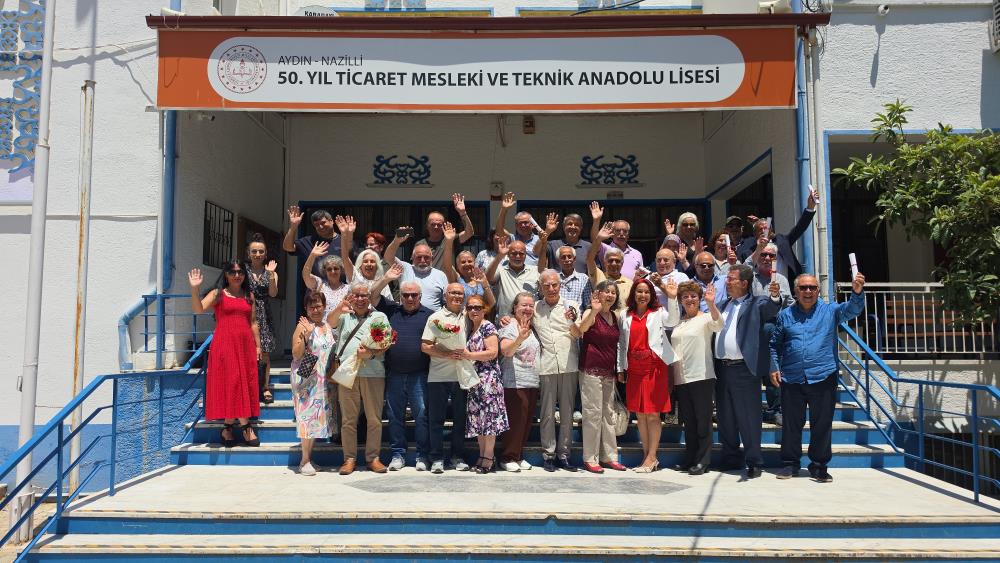 İlk Mezunlar 50 Yıl Sonra Okullarına Döndü