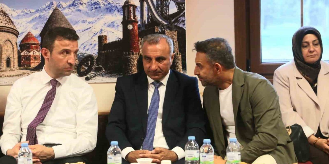 Erzurum Evi’nde buluştular:  Birlik ve beraberlik mesajı verdiler