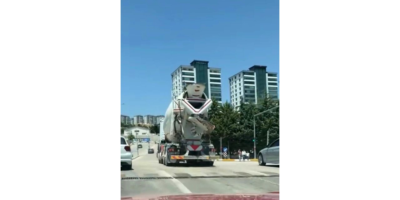 Mikserden taşan beton yola döküldü