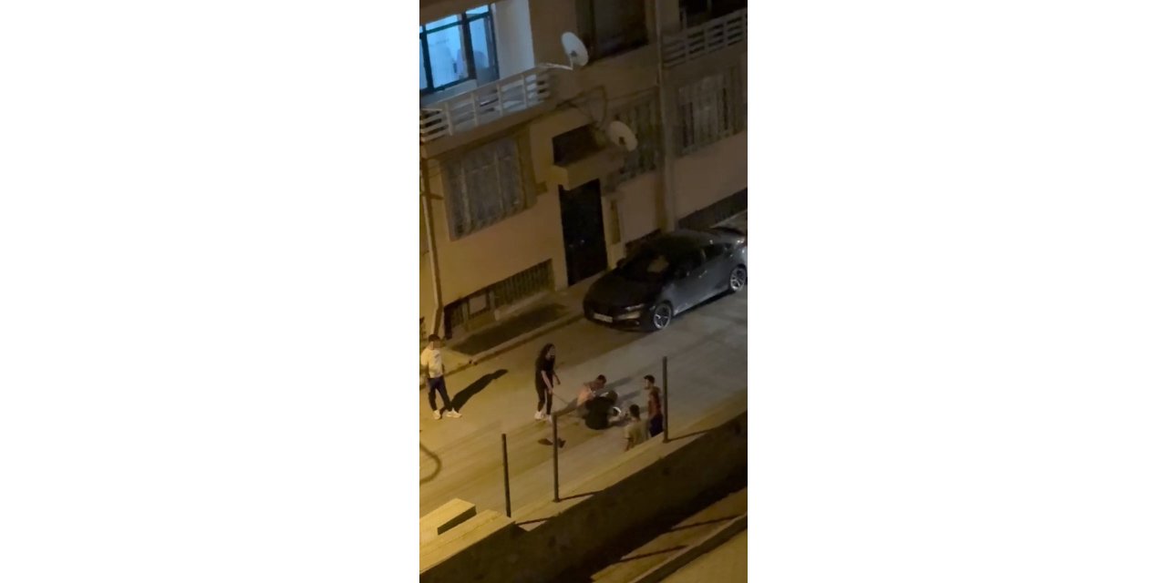 Elazığ’da iki kadın ile bir şahsın sokak ortasındaki kavgası kamerada