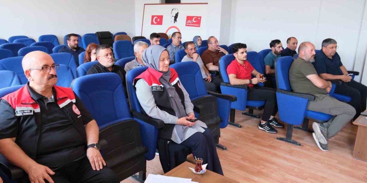 Erzincan’da bitki koruma ürünleri bayilerine b-reçete eğitimi verildi