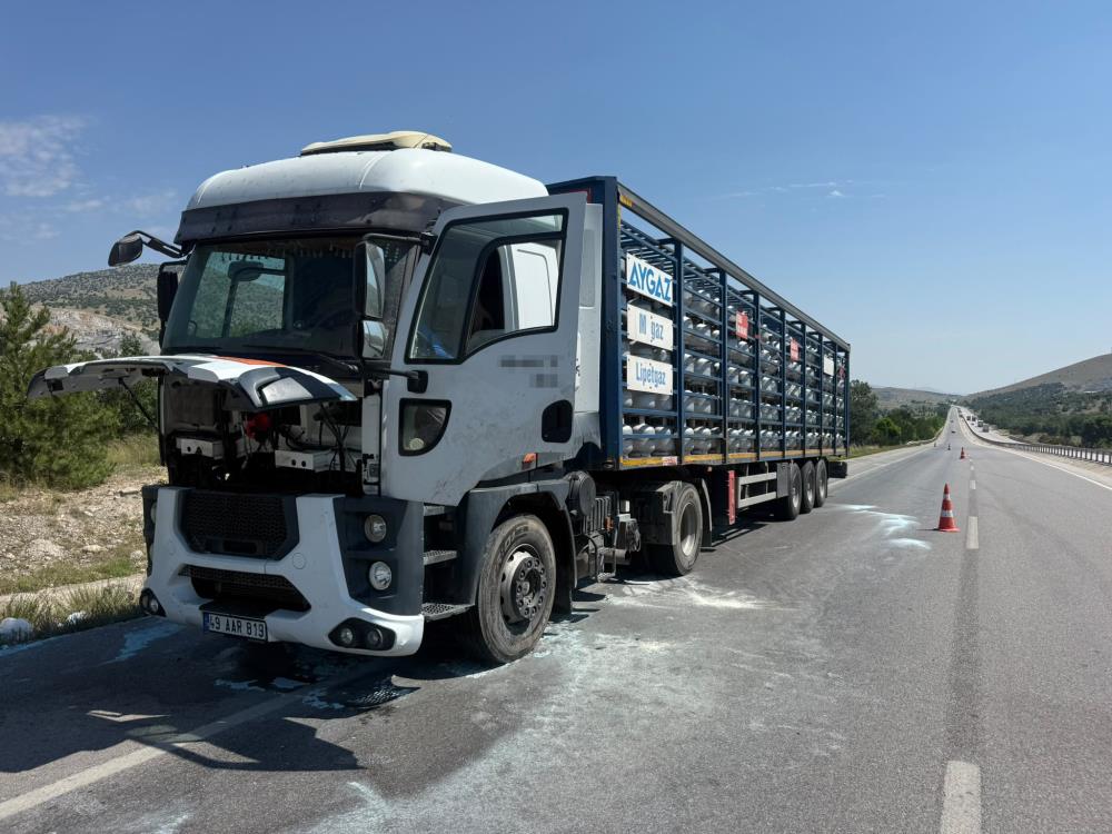 Facianın Eşiğinden Dönüldü: Tüp Yüklü Tırın Motoru Alev Alev Yandı