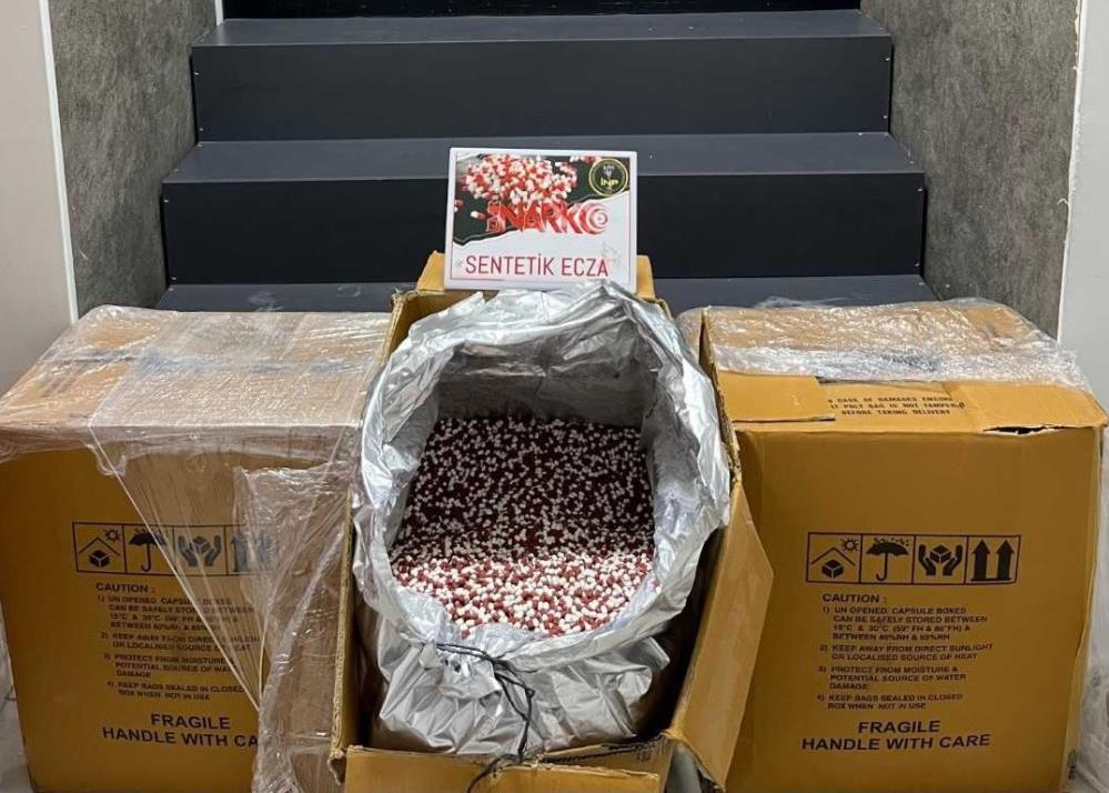 Zehir Tacirlerine Dev Darbe: 300 Bin Uyuşturucu Hap Ele Geçirildi