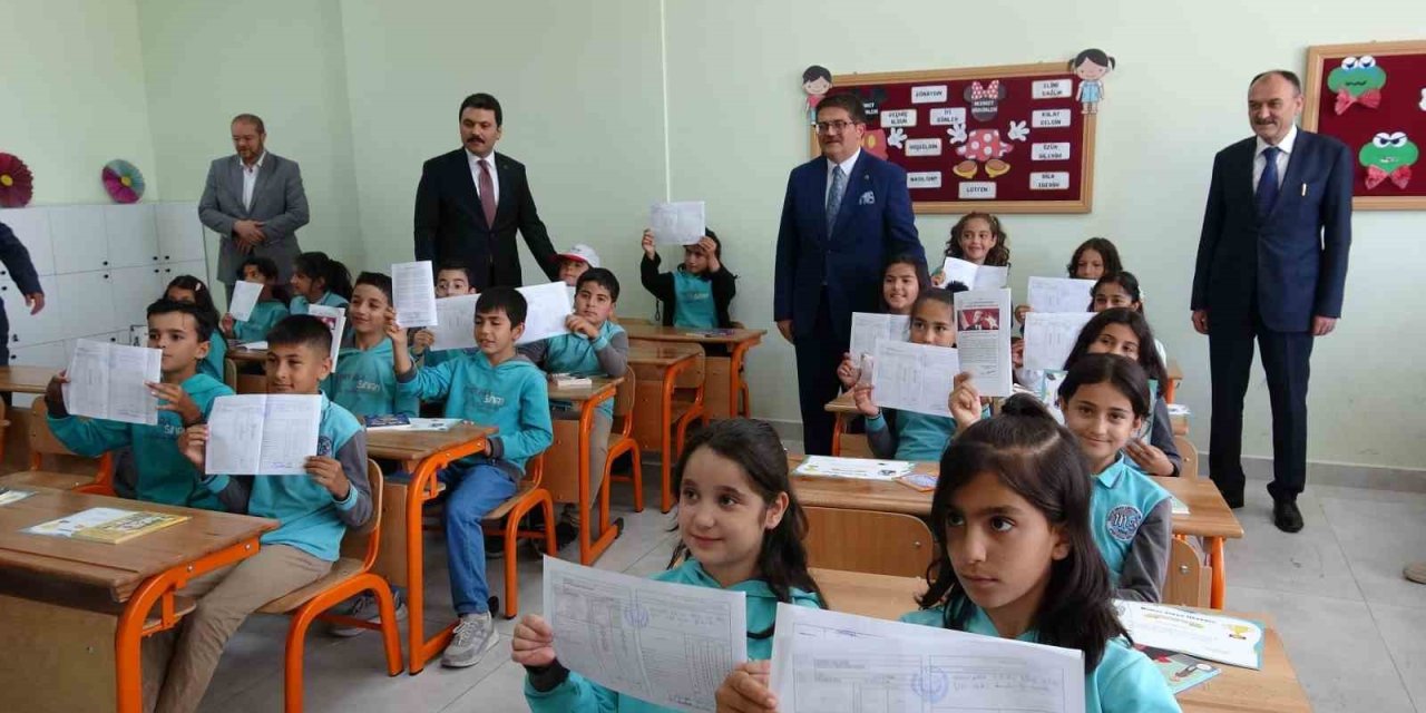 Van’da 275 bin 826 öğrenci karne heyecanı yaşadı