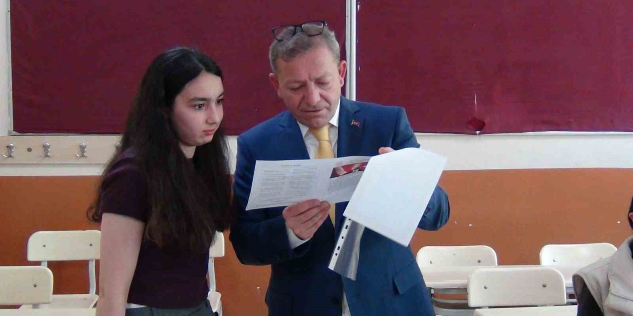 Kars’ta 53 bin 676 öğrenci karne sevinci yaşadı, yaz tatili başladı