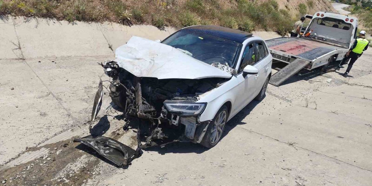 Malatya’da iki aracın çarpıştığı kaza kamerada: 4 yaralı