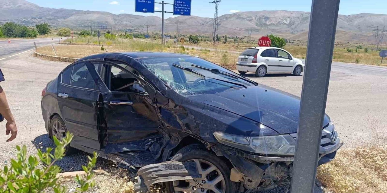 Malatya’da iki araç çarpıştı: 2 yaralı