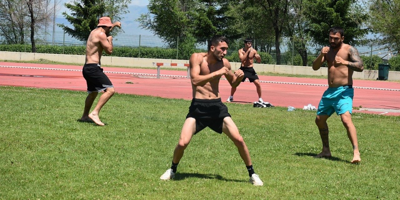 Boks Milli Takımı Erzurum’da kampta