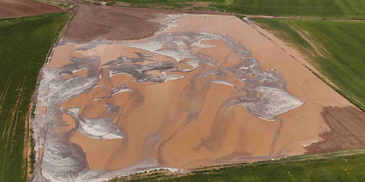 Ahlat’ta sel tarım arazilerine zarar verdi