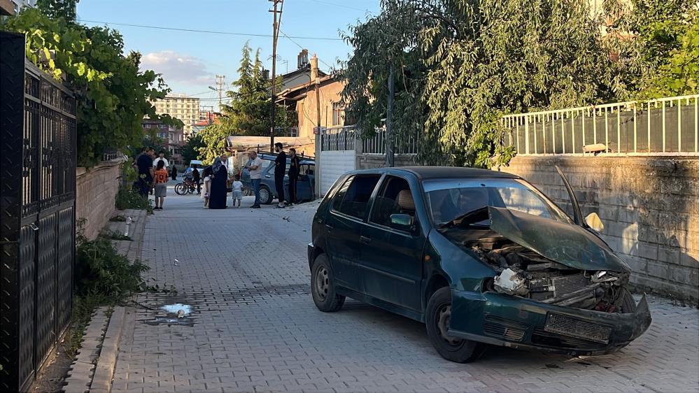 Ehliyetsiz 16 Yaşındaki Sürücünün Karıştığı Kazada 5 Kişi Yaralandı