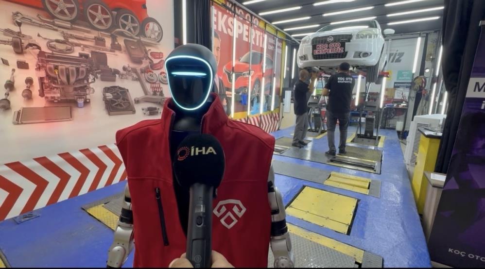 Robot Koç iş başında: Araç inceliyor, zam talebiyle güldürüyor