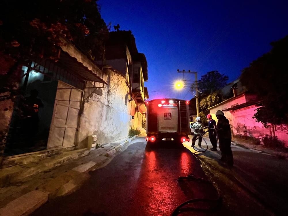 Bahçedeki ateş az kalsın evi yakıyordu