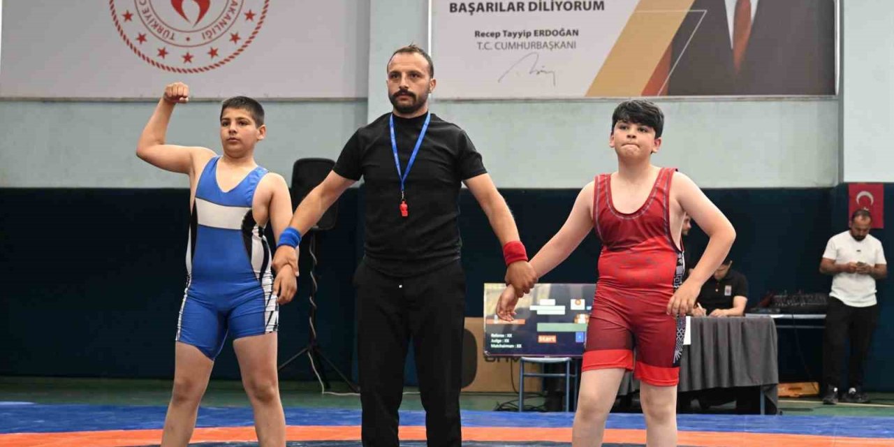 Minikler minderde kozlarını paylaştı